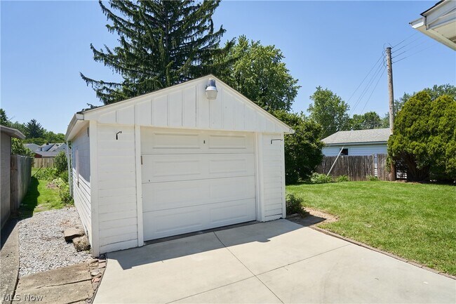 Building Photo - 2620 Mogadore Rd