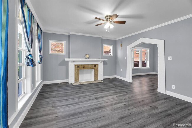 Building Photo - 3273 Cortland St