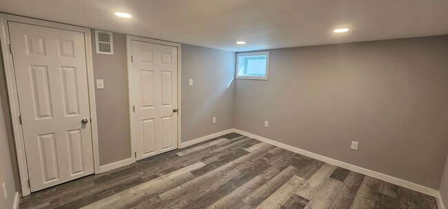 Building Photo - 1 Bed 1 Bath Multiplex home