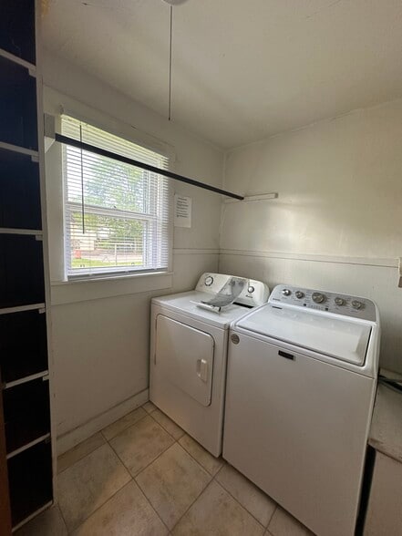 Building Photo - 528 Niagara St