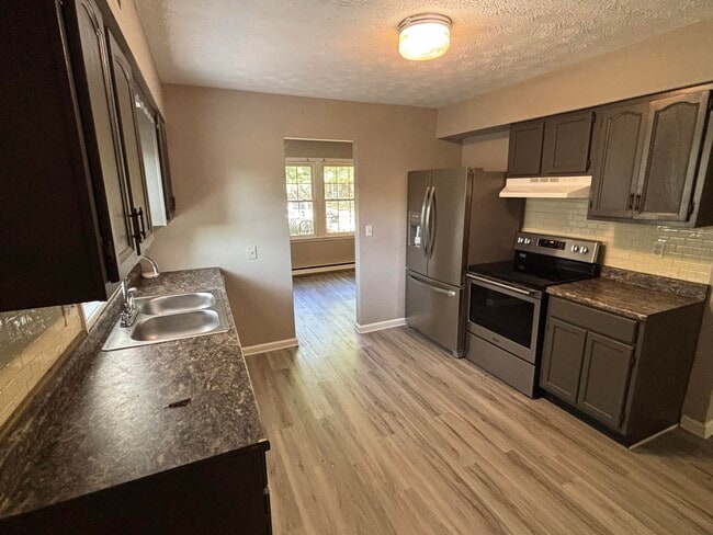 Building Photo - 330 Garden Park Dr