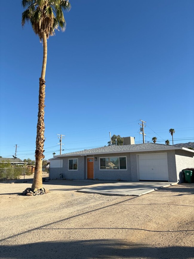 Building Photo - 3 Bedroom 1 Bath Home