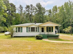 Building Photo - 620 Forksville Rd