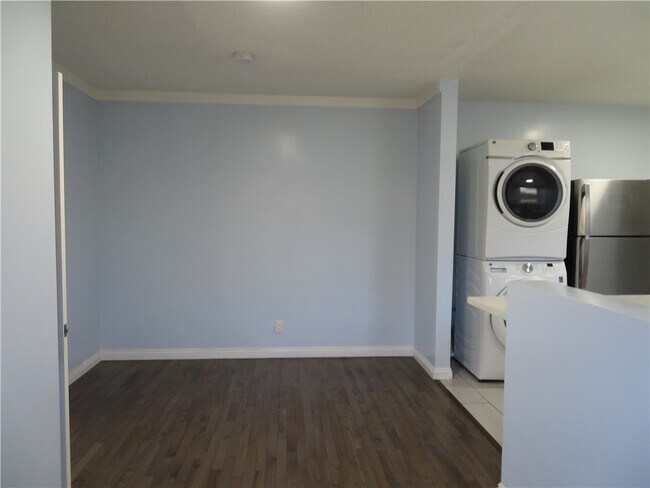 Building Photo - 3923 Normandie Ave