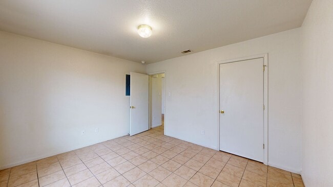 Building Photo - ALL TILE DUPLEX IN HARKER HEIGHTS!!!!!