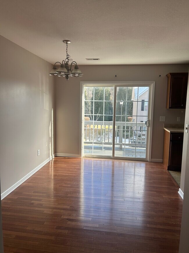 Building Photo - 2121 S Greenwood Dr