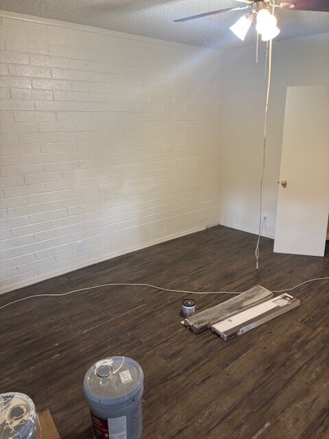 Building Photo - 1149 N April Cir