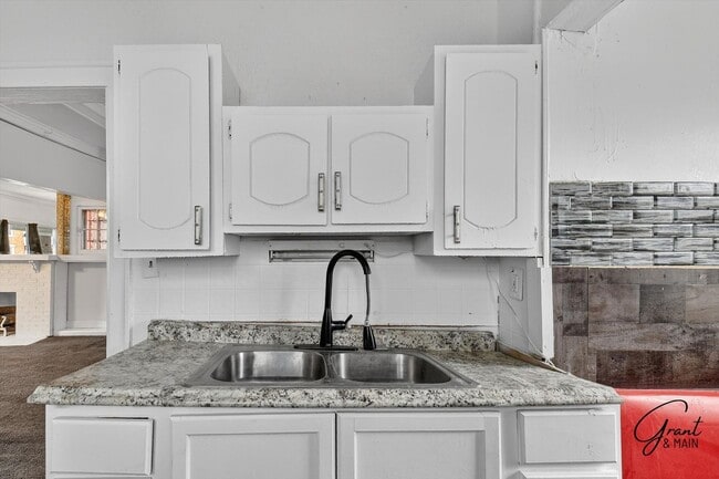 Building Photo - $1550 4 bedroom