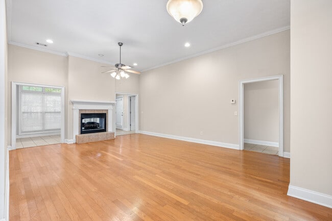 Building Photo - 148 Carriage House Ln