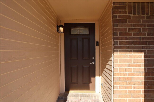Building Photo - 2731 Eagle Pass