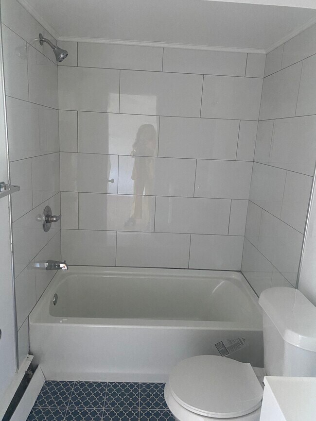 Building Photo - 1630 N Pontiac Trl