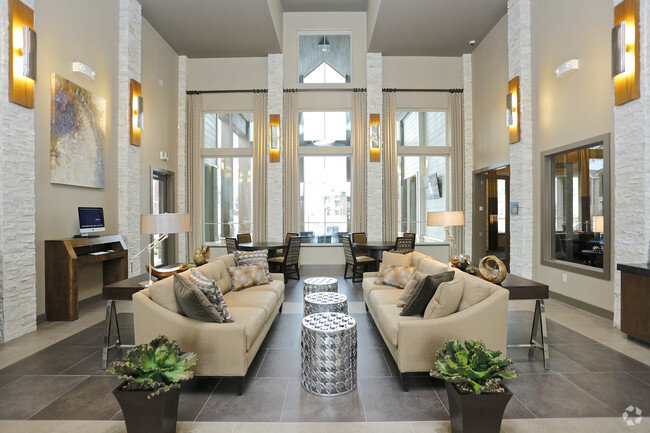 Lobby - Aliso Briar Forest