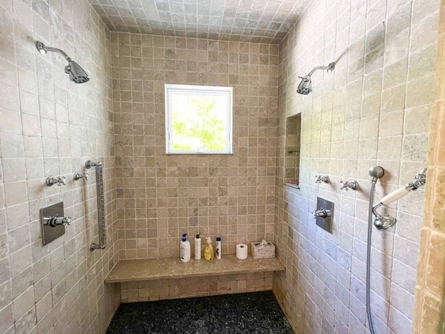 Building Photo - 118 Water Mill Towd Rd