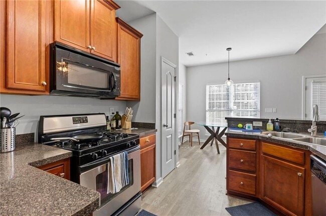 Building Photo - 293 Jordan St SE