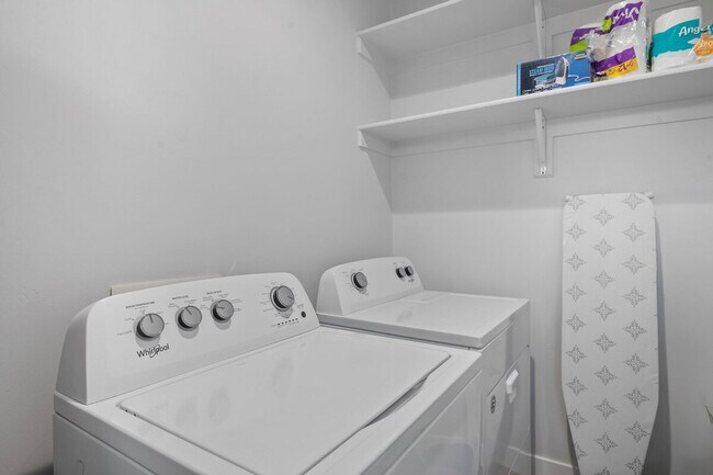 Building Photo - 3757 E Van Buren St