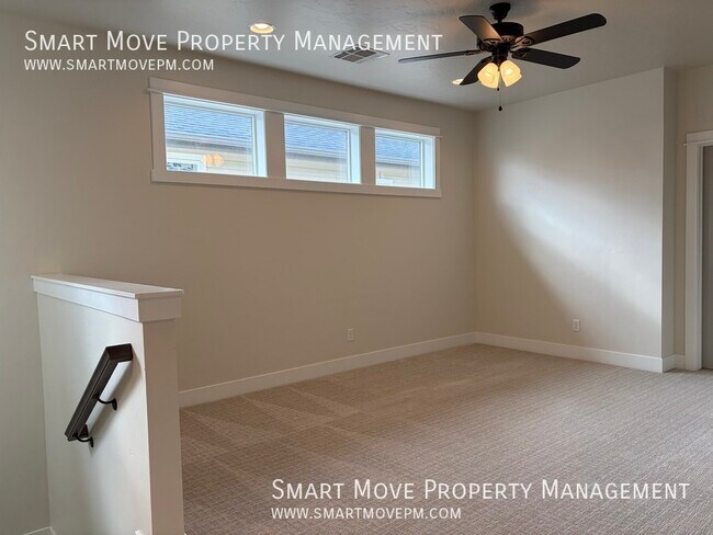 Building Photo - 2100 N Woodcreek St