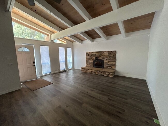 Building Photo - Gorgeous Location Near Heavenly - 3 Bed, 2...