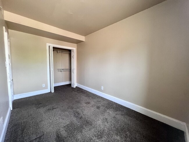 Building Photo - 1303 W 13th St