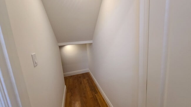 Building Photo - Updated top of the line Edwardian House in...