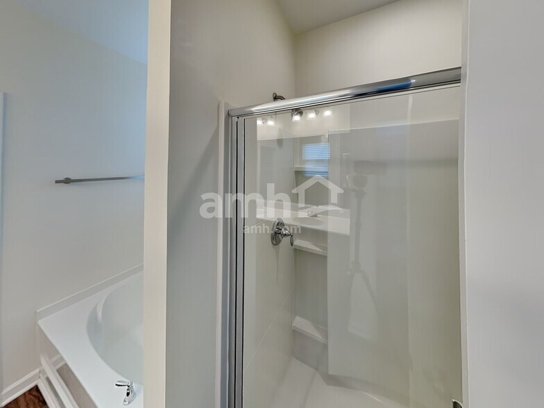 Building Photo - 3711 Community Cir