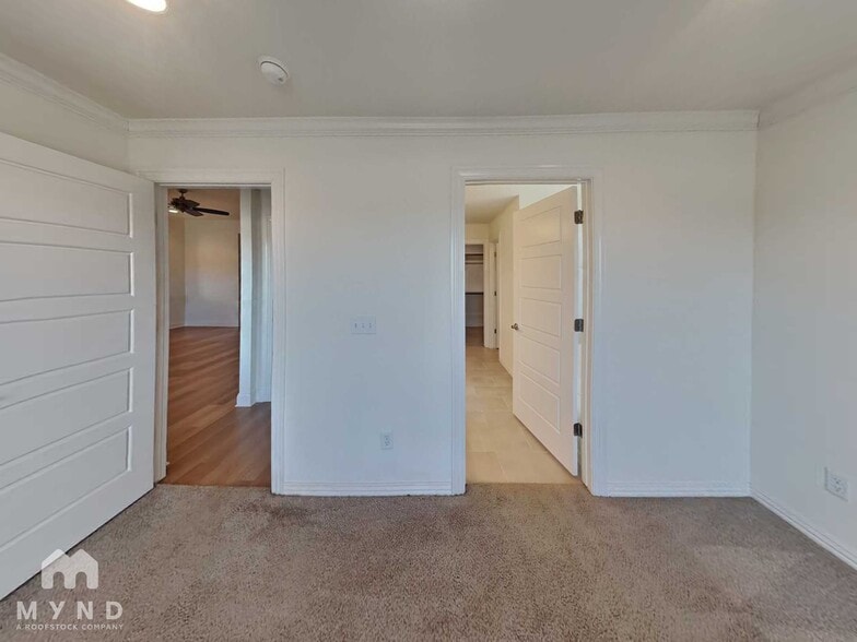 Building Photo - 5904 SW Teppee Ave