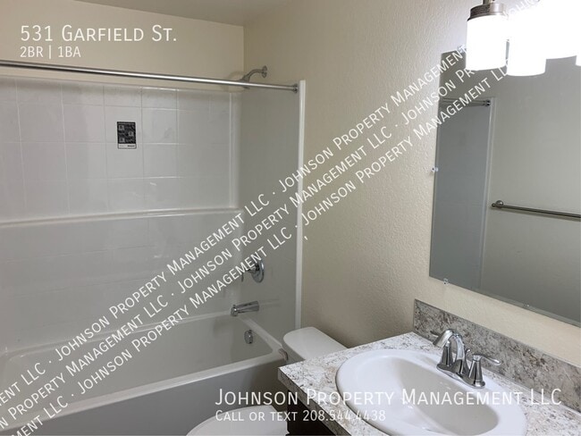 Building Photo - 531 Garfield St