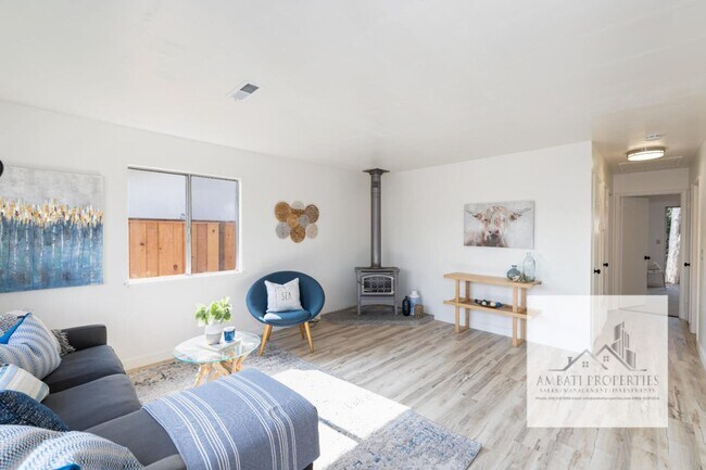 Building Photo - Monthly Rental Opportunity: Charming Singl...