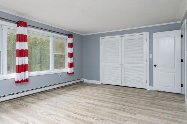 Building Photo - 240 Leda Ave