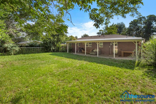 Building Photo - Students Welcome! 3 Bedroom Ranch with Big Back Yard