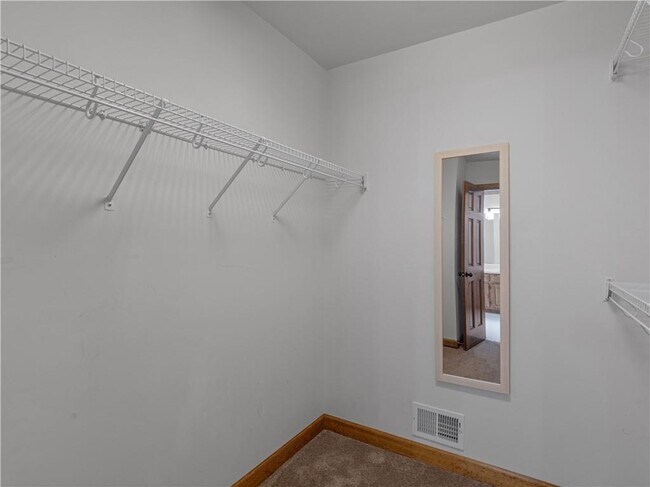 Building Photo - 305 Riverbend Dr