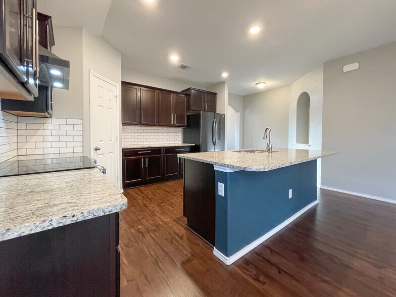 Building Photo - 3228 Beutel Rd