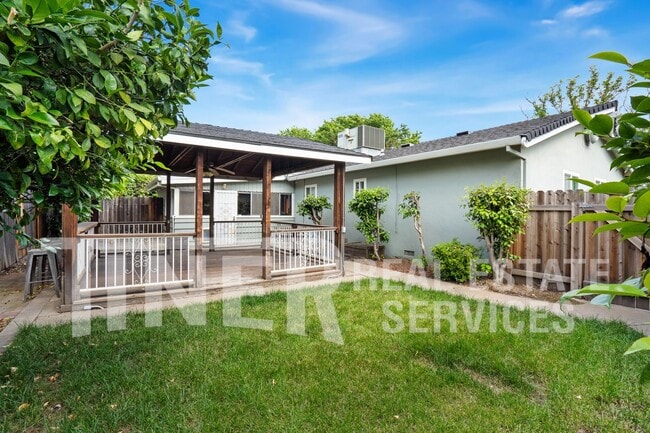 Building Photo - 8665 Everglade Dr