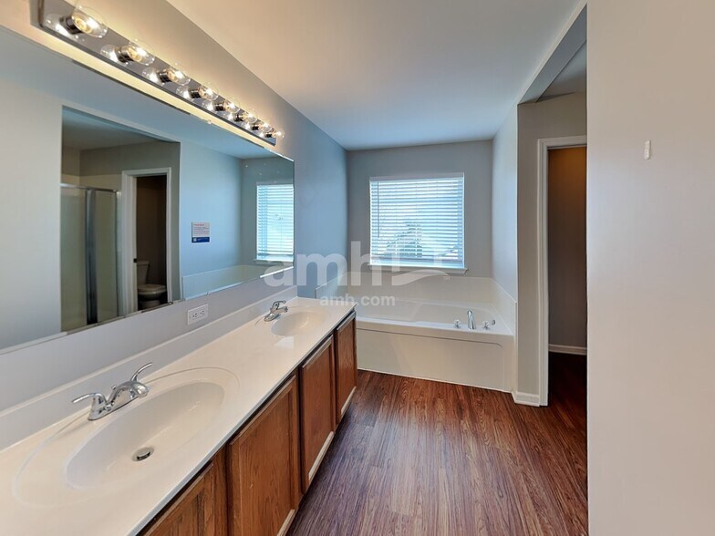 Building Photo - 2766 Middleton Ct