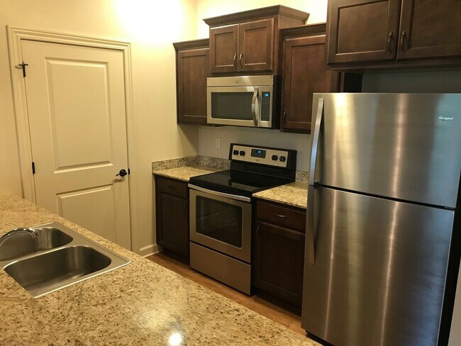 Building Photo - 2715 Bobcat Dr