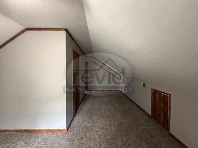 Building Photo - 705 S Graham St