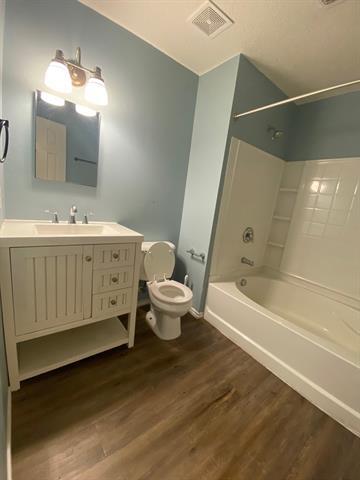 Building Photo - 1720 Pebble Brook Way