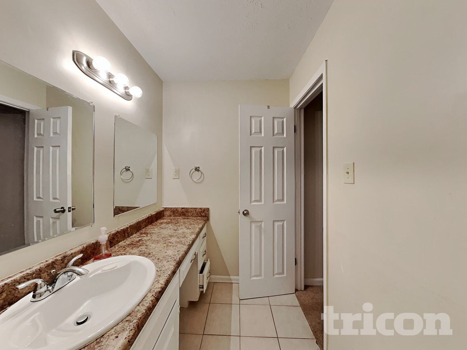 Building Photo - 832 S Deshon Rd