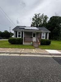 Building Photo - 2 Bedroom 1 Bathroom Single family Ranch l...