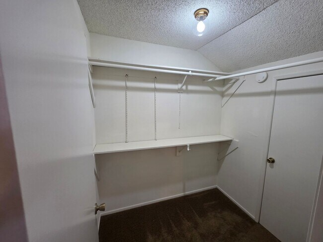 Building Photo - Beautiful Upgraded "Westside" Condo!