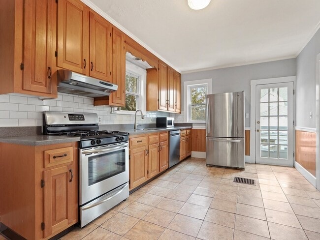 Building Photo - 169 George St