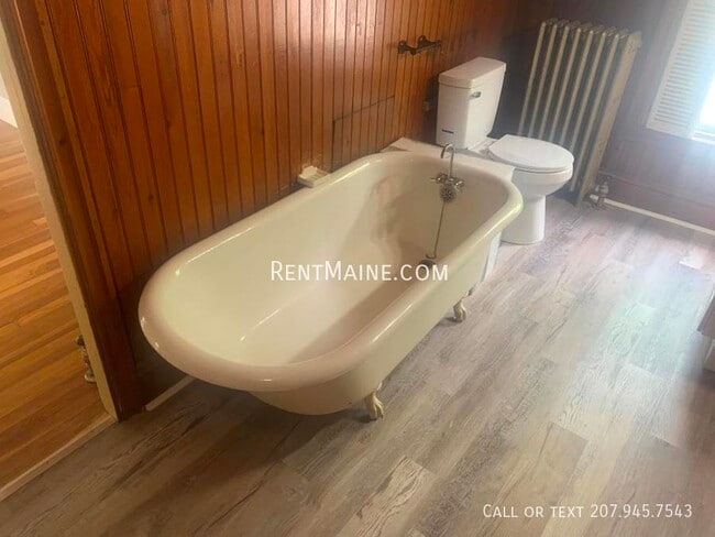 Building Photo - 13 Hudson St