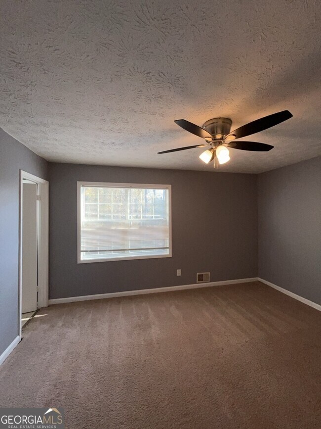 Building Photo - 1682 Charmeth Rd