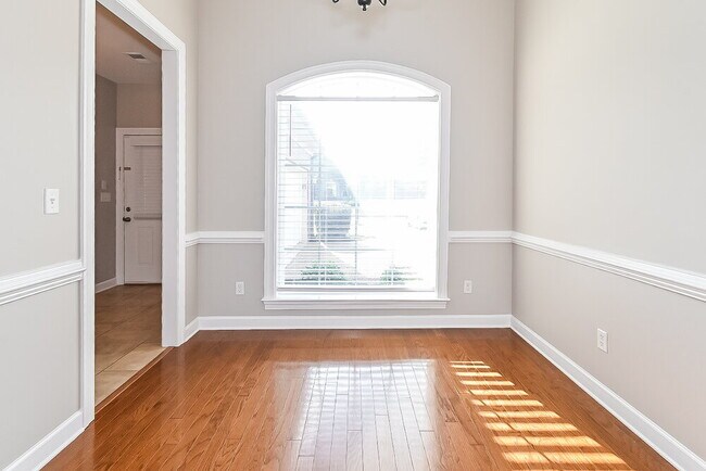 Building Photo - 3400 Valley Crest Dr