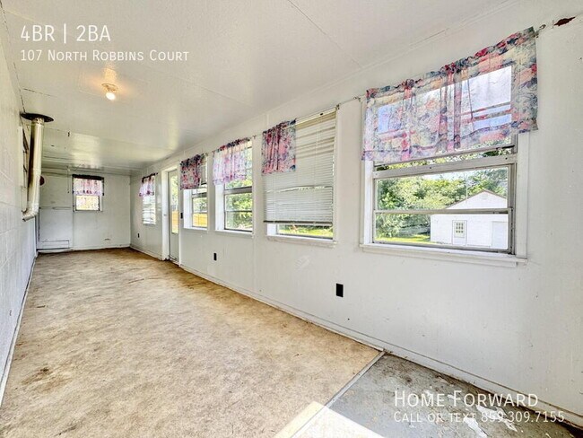 Building Photo - 107 N Robbins Ct