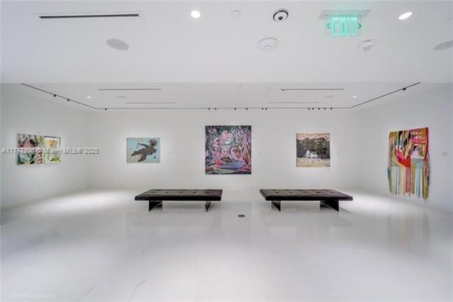 Building Photo - 300 Biscayne Blvd Way