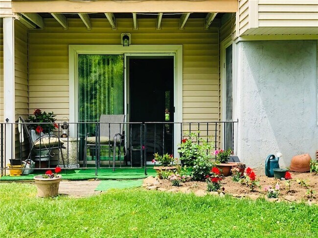 Building Photo - 315 Fox Run Ln
