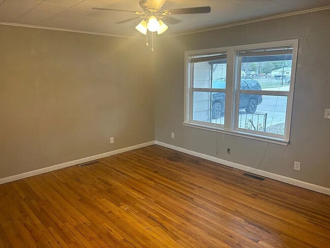 Building Photo - Westside Home For Rent 2 bed 1 bath
