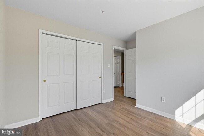 Building Photo - 9208 Fairlane Pl