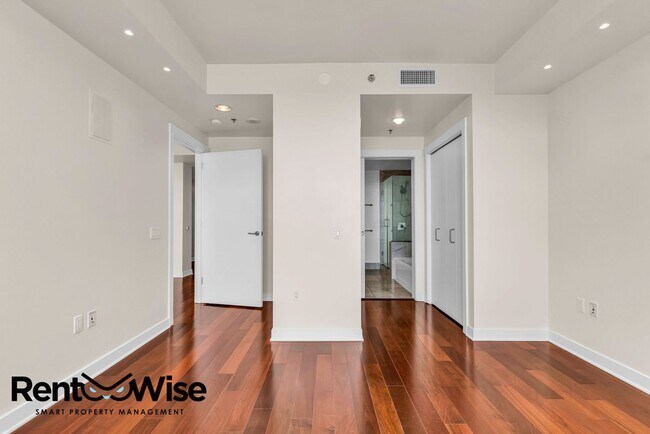 Building Photo - 501 Beale St