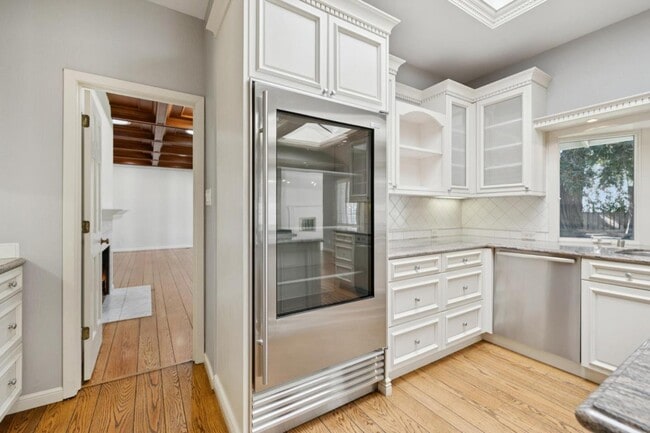 Building Photo - 216 Valparaiso Ave